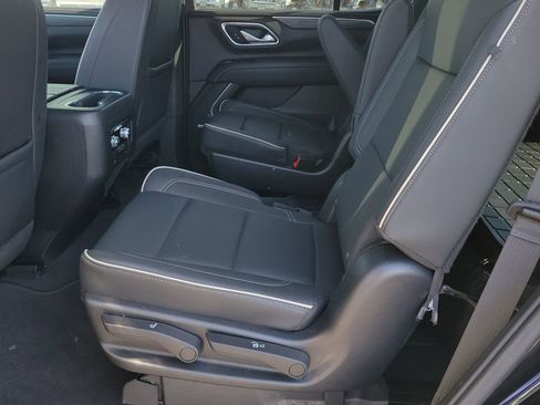 Used 2022 GMC Yukon SLT w/ SLT Luxury Package AWD/4WD image 8