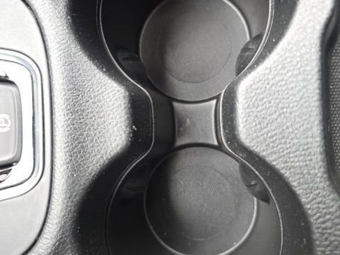 Used 2019 Jeep Cherokee Limited image 24