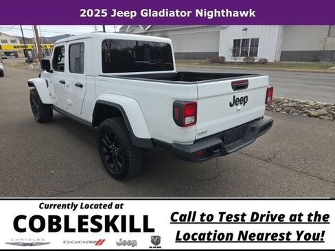 Used 2025 Jeep Gladiator Sport AWD/4WD image 6