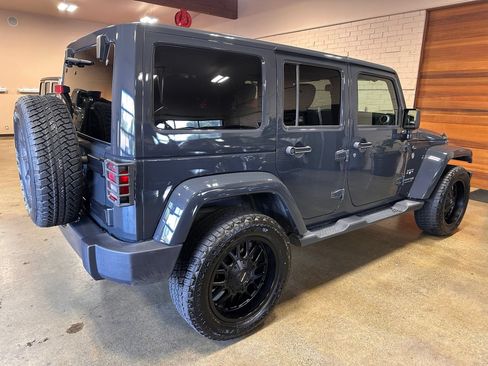 Used 2018 Jeep Wrangler Unlimited Sahara w/ Connectivity Group AWD/4WD image 2