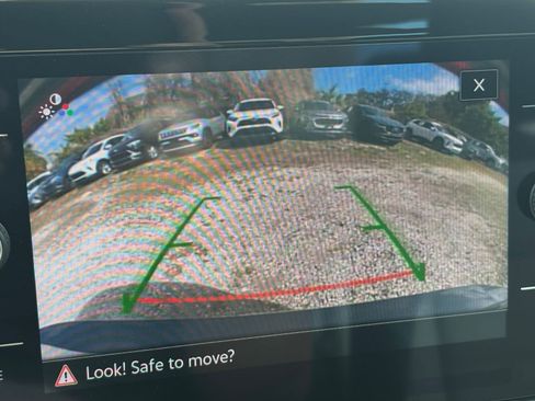 Used 2025 Volkswagen Jetta SE image 24