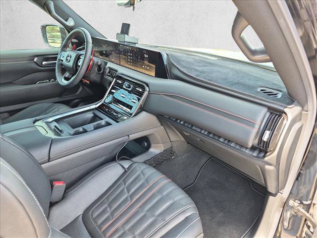 Used 2025 Nissan Armada PRO-4X w/ Pro-4X Premium Package AWD/4WD image 21