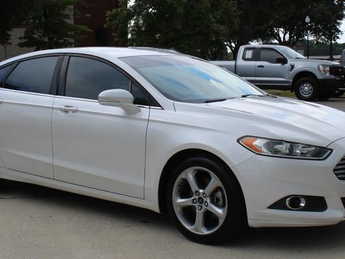Used 2015 Ford Fusion SE w/ Equipment Group 201A FWD image 7