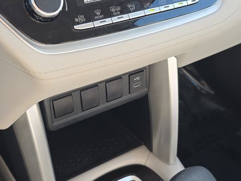 Used 2024 Toyota Corolla Cross L image 24