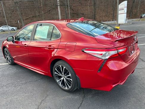 Certified 2020 Toyota Camry SE image 3