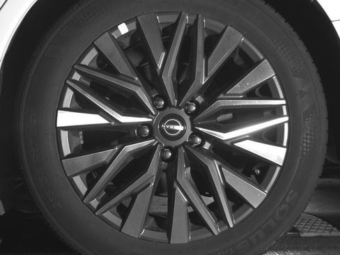 Used 2025 Nissan Altima 2.5 SV FWD image 14