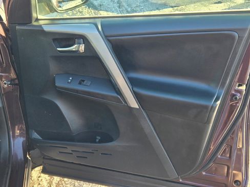 Used 2018 Toyota RAV4 XLE image 4