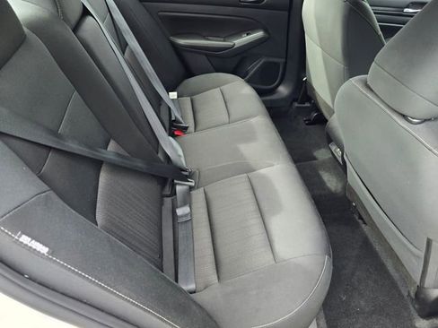 Used 2024 Nissan Altima 2.5 SV FWD image 10