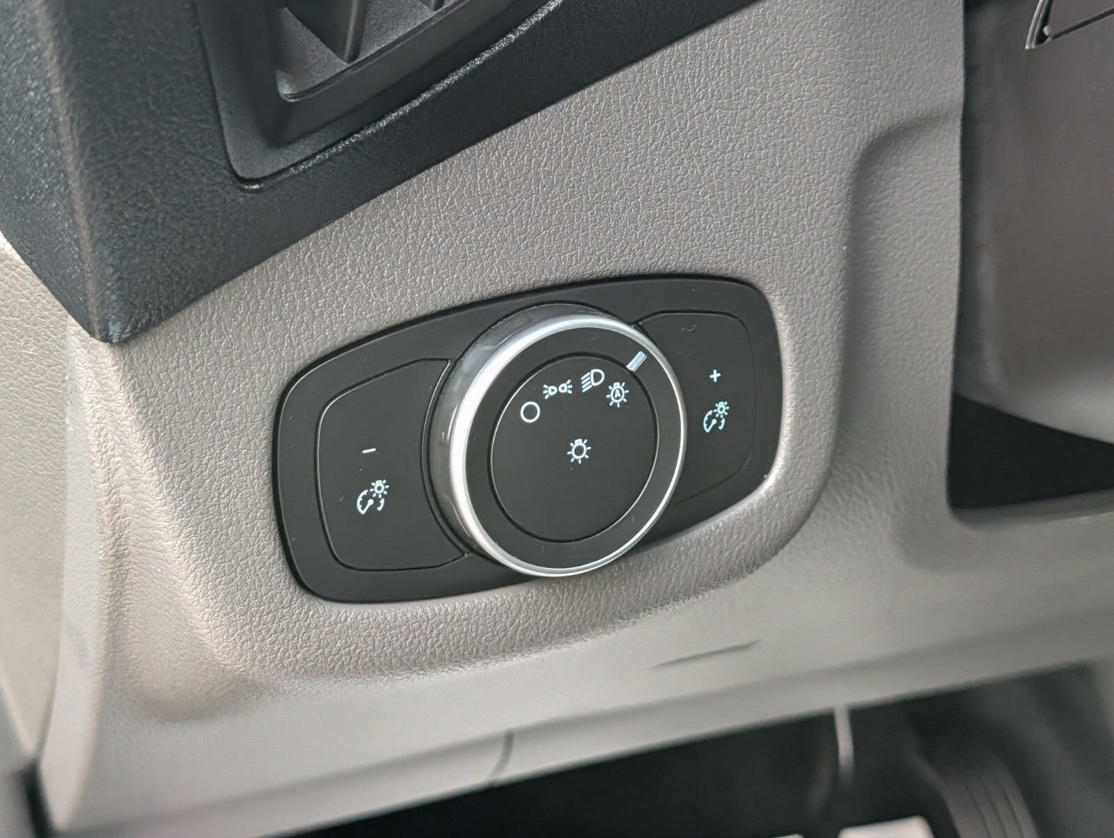 Used 2020 Ford Transit Connect XL FWD image 23