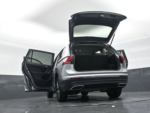 Used 2021 Volkswagen Tiguan SE image 30