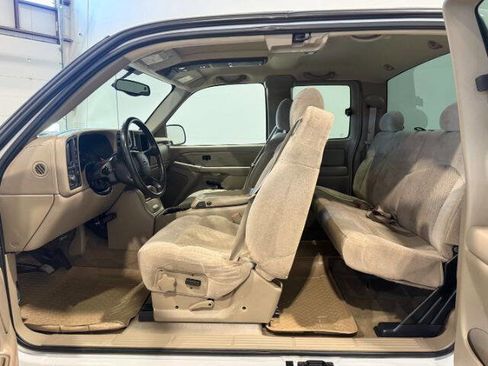 Used 2001 Chevrolet Silverado 2500 LS w/ Off-Road Skid Plate Pkg AWD/4WD image 14
