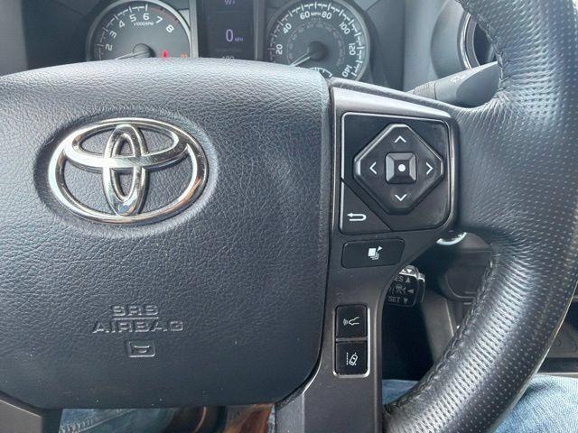 Used 2018 Toyota Tacoma TRD Off-Road AWD/4WD image 43