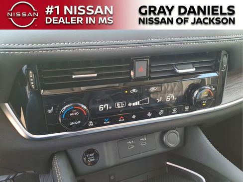New 2026 Nissan Rogue Platinum w/ Platinum Premium Package AWD/4WD image 18
