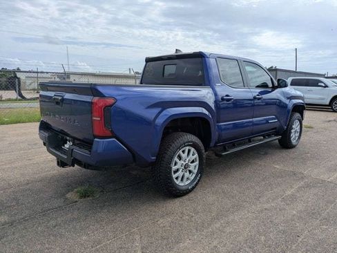 Used 2025 Toyota Tacoma SR5 w/ SR5 Upgrade Package AWD/4WD image 4