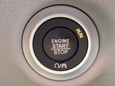 Used 2020 Chrysler Pacifica Touring-L Plus FWD image 23