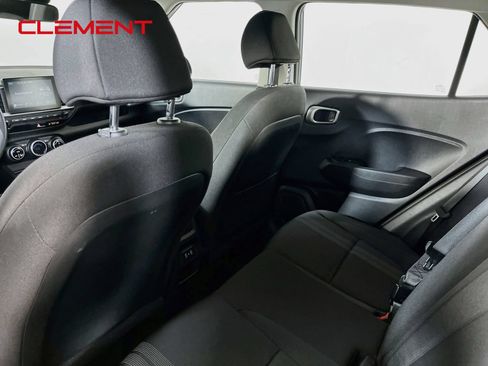 Used 2025 Hyundai Venue SEL FWD image 29