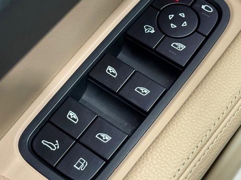 Certified 2022 Porsche Cayenne E-Hybrid image 26