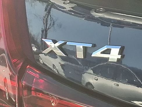 Certified 2022 Cadillac XT4 Luxury image 32