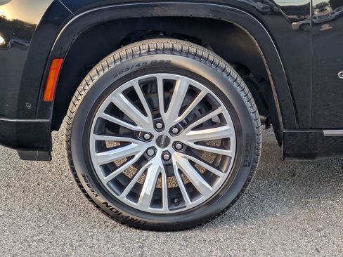 Used 2023 Jeep Grand Wagoneer Series III image 12