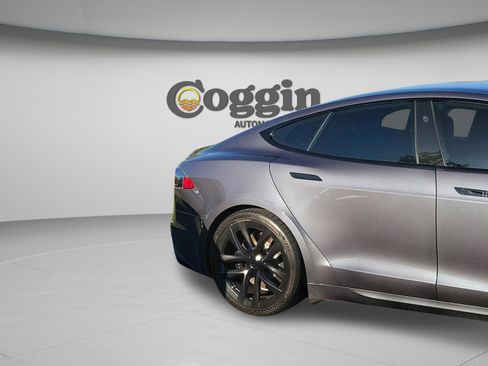 Used 2022 Tesla Model S AWD/4WD image 17