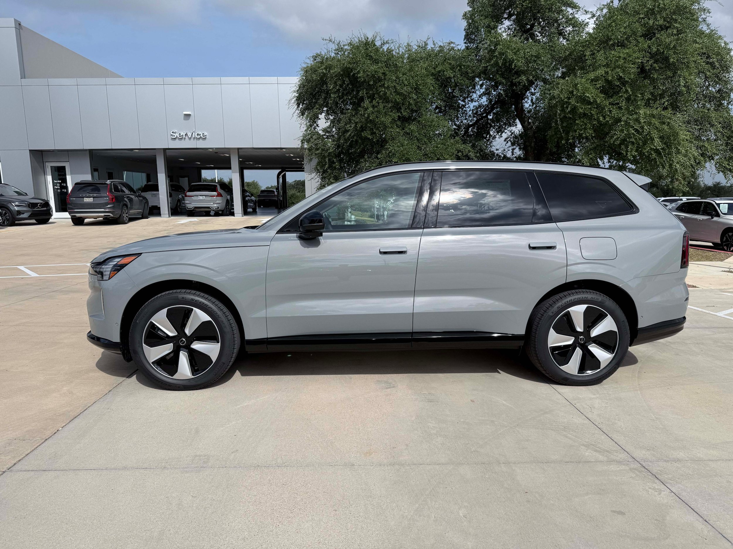 New 2026 Volvo EX90 Plus AWD/4WD image 3