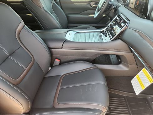 New 2026 Nissan Armada SL w/ Captain's Chari Seat Package AWD/4WD image 13