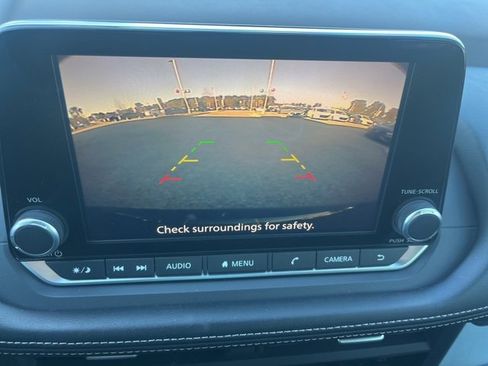 Used 2023 Nissan Rogue SV image 14