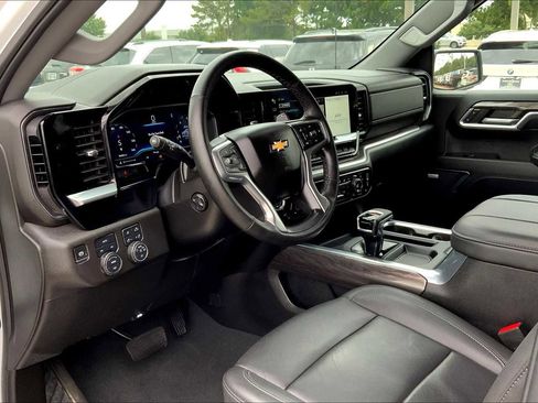 Used 2024 Chevrolet Silverado 1500 LTZ w/ LTZ Convenience Package II AWD/4WD image 17