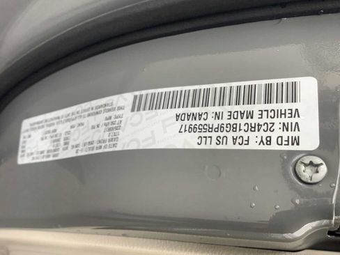 Used 2023 Chrysler Pacifica Touring-L FWD image 21