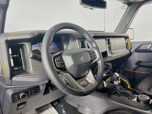 Used 2024 Ford Bronco Badlands image 9