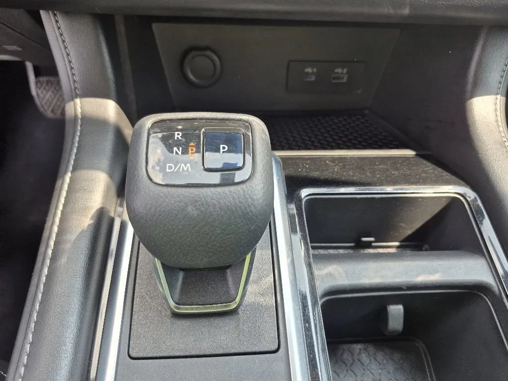 Used 2022 Nissan Pathfinder SV AWD/4WD image 26