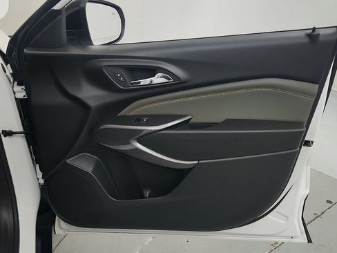 Used 2024 Chevrolet Trax ACTIV w/ Sunroof Package FWD image 27