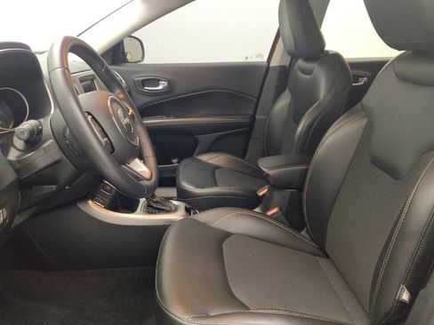 Used 2018 Jeep Compass Latitude w/ Popular Equipment Group FWD image 17