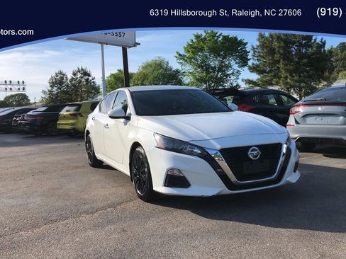 Used 2022 Nissan Altima 2.5 S image 1