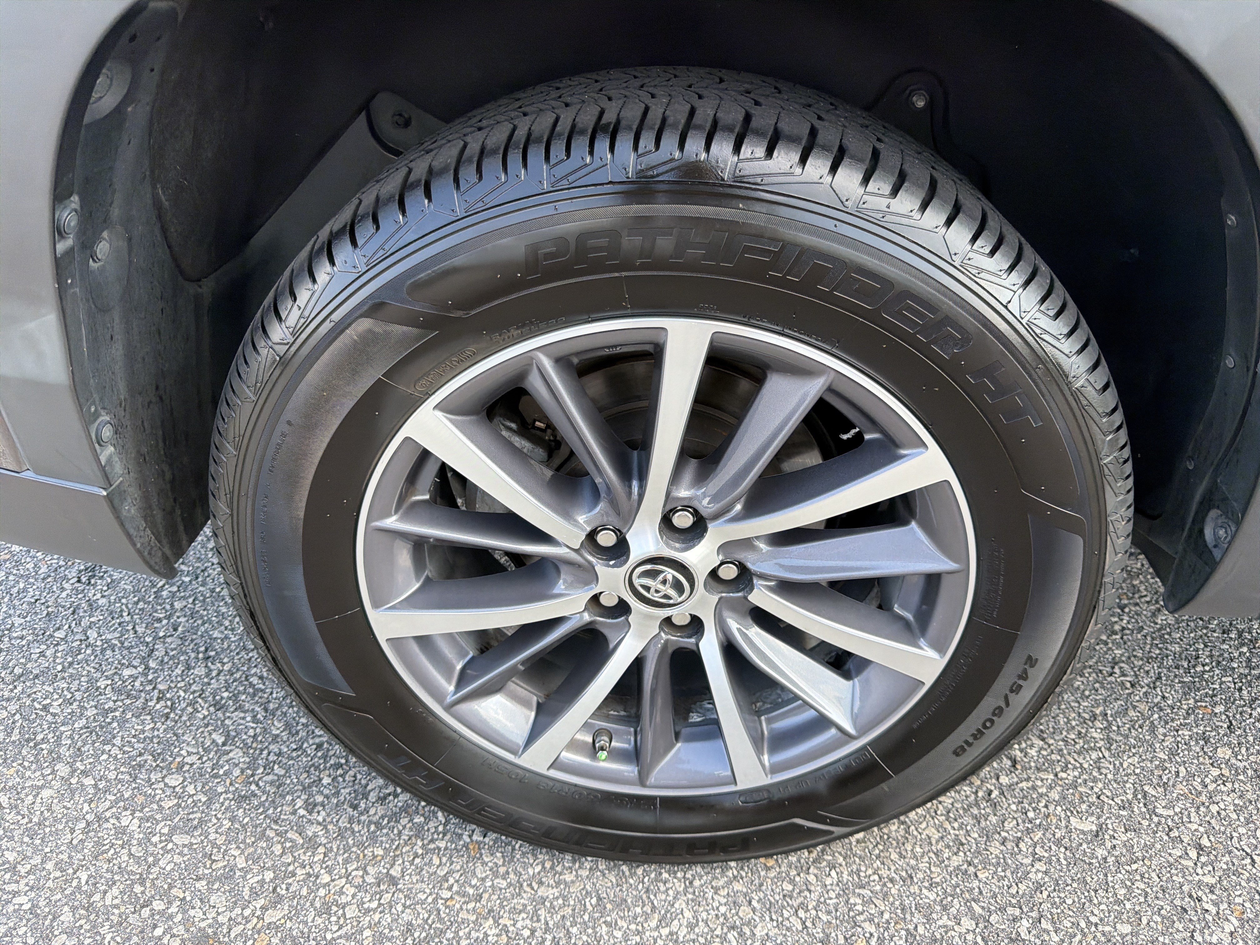Used 2019 Toyota Highlander XLE FWD image 26