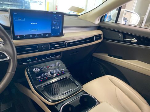 Certified 2023 Lincoln Nautilus AWD w/ Premium Package image 12