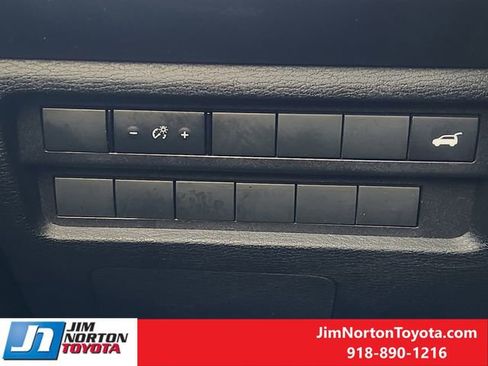 Used 2024 Mitsubishi Outlander SE image 24