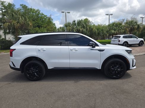 Certified 2023 Kia Sorento SX image 8