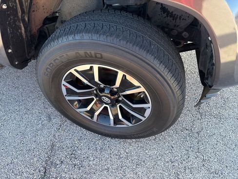 Used 2020 Toyota Tacoma TRD Sport image 12