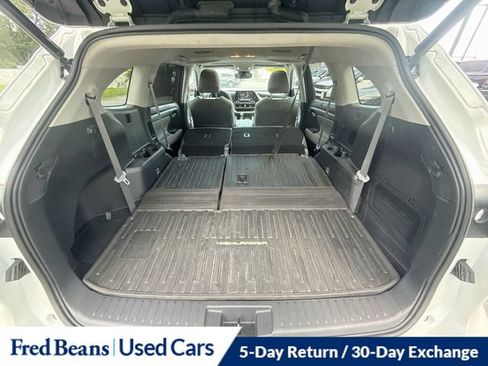 Used 2022 Toyota Highlander XLE AWD/4WD image 32