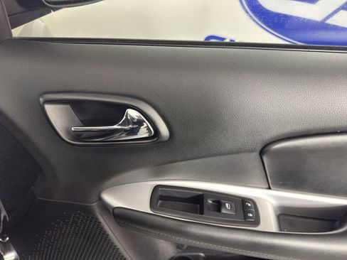 Used 2018 Dodge Journey SE image 37