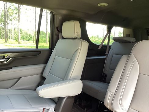 New 2026 GMC Yukon XL Elevation w/ LPO, Elevation Black Package RWD image 17