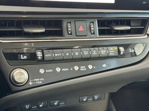 Certified 2023 Lexus ES 300h w/ Premium Package FWD image 25