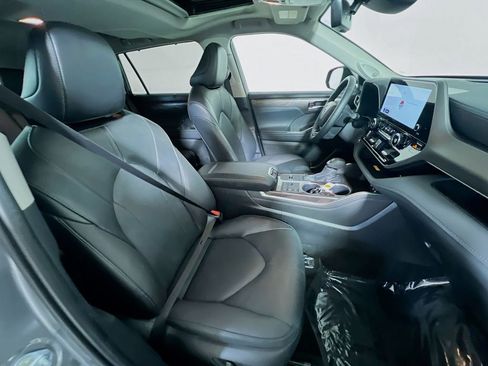 Certified 2025 Toyota Highlander Limited AWD/4WD image 27