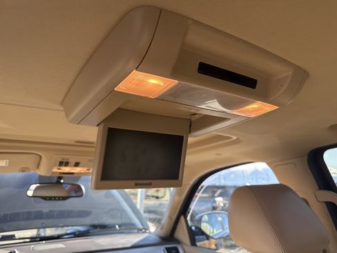 Used 2013 Cadillac Escalade Premium image 15