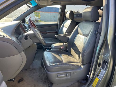 Used 2005 Toyota Sienna XLE Limited image 6