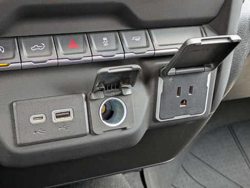 Used 2023 Chevrolet Silverado 1500 Custom RWD image 22