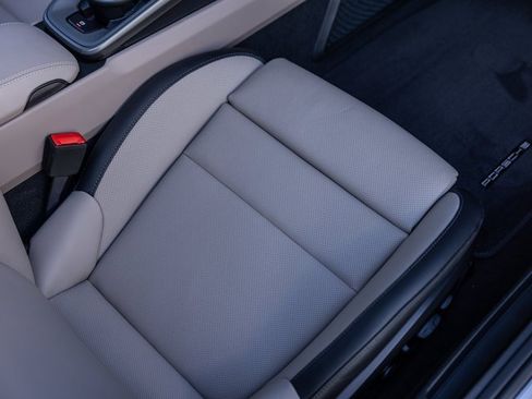 Used 2025 Porsche 911 Carrera image 32