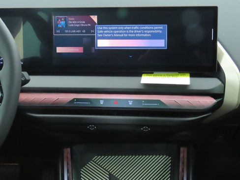 Used 2025 BMW X3 xDrive30i w/ Premium Package image 16