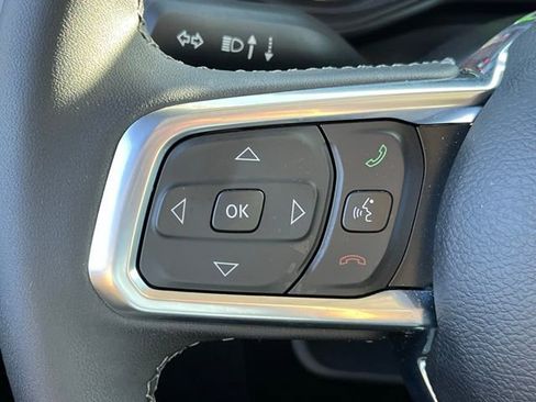 Used 2025 Jeep Wrangler Unlimited Sahara image 16